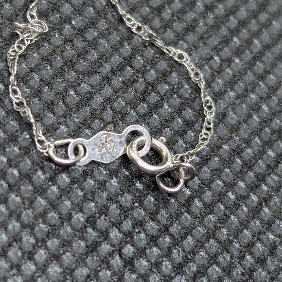 10k WHITE GOLD delicate chain 18 inches - Picture 3 of 3